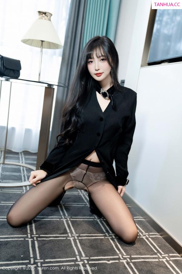   [XiuRen]高清写真图 2025.02.21 No.9918 樱桃小阑子 黑丝美腿第31张图片